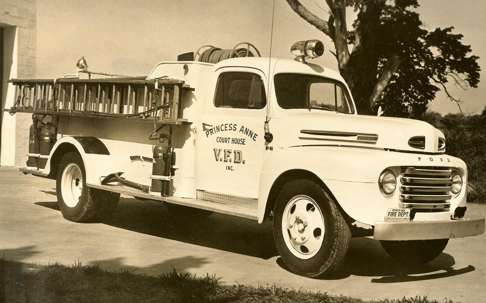 Early Princess Anne Courthouse Ford F6 fire apparatus